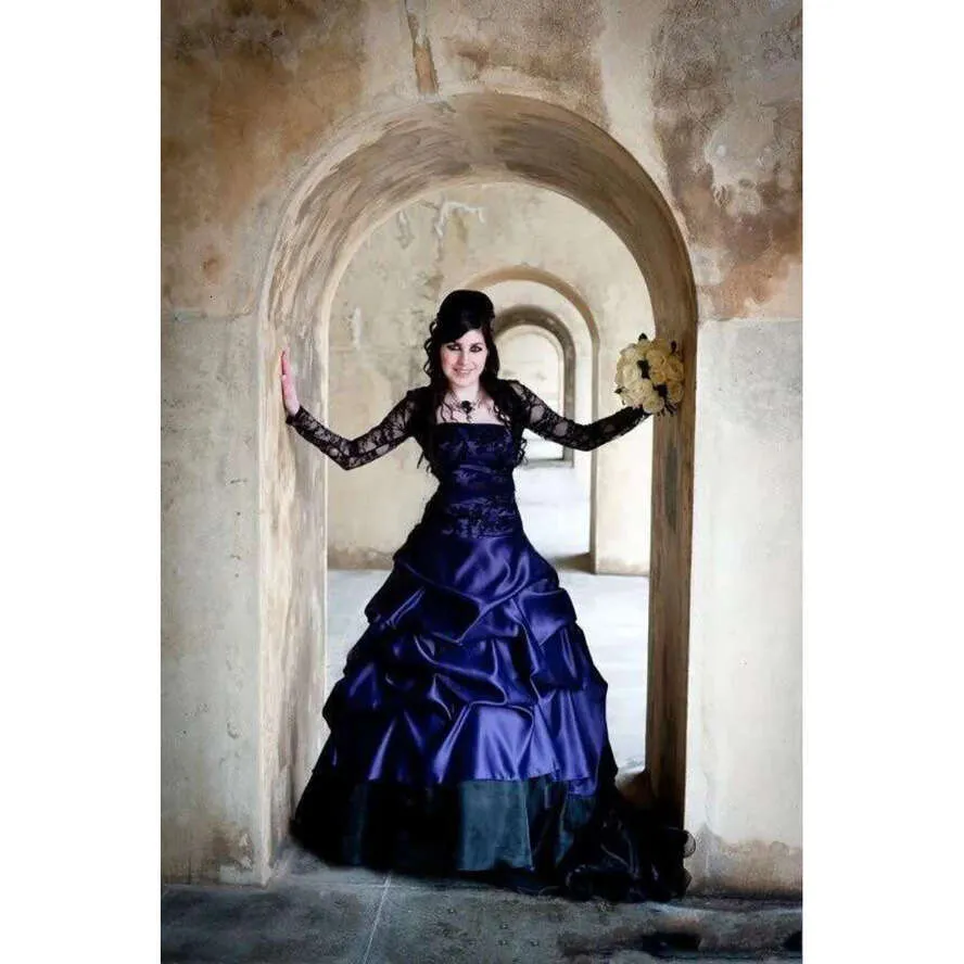 Plus Size Gothic Victorian Wedding Dress Black Purple Ruffle