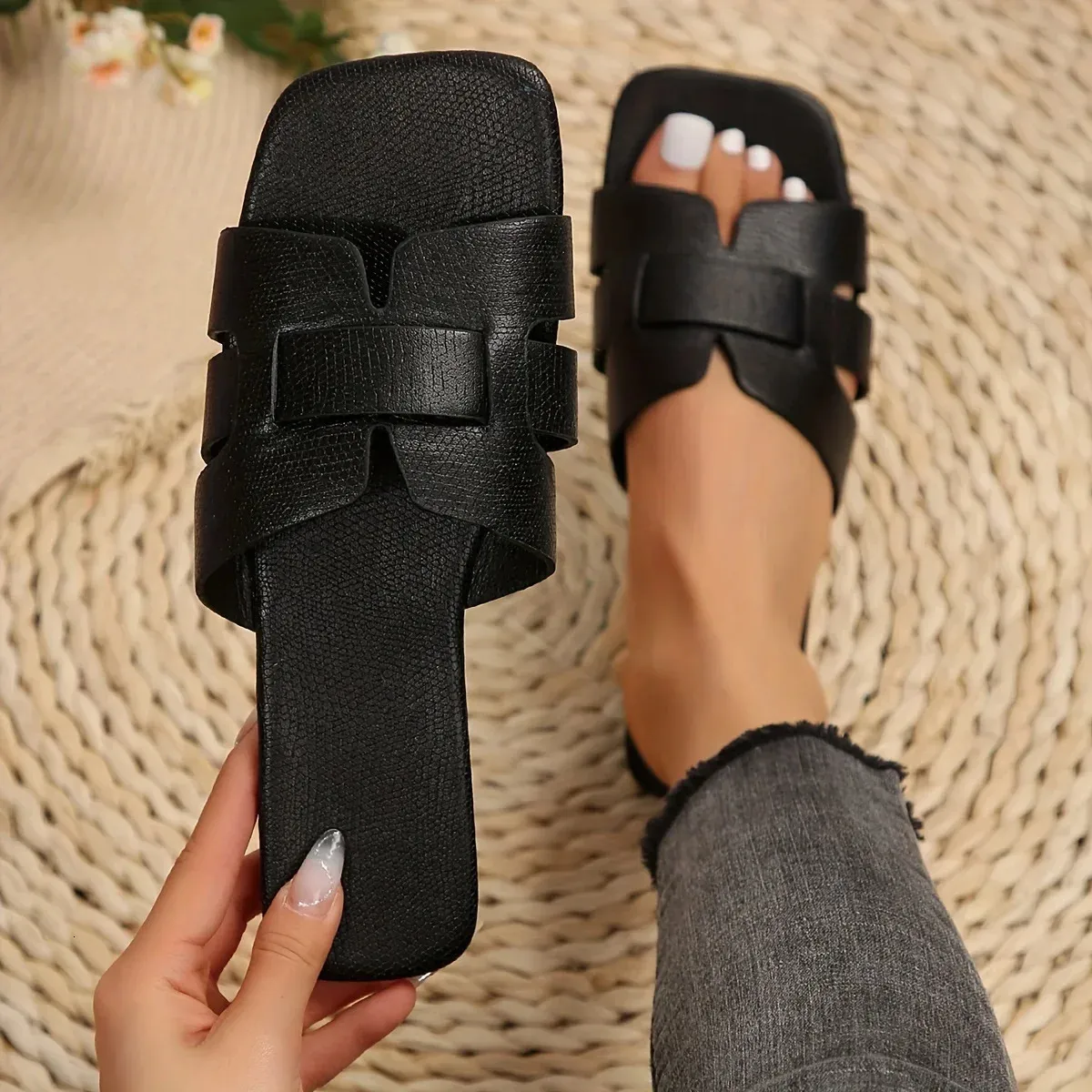 Womens Square Toe Flat Sandals Casual Solid Colour Beach Shoes_voghion.com
