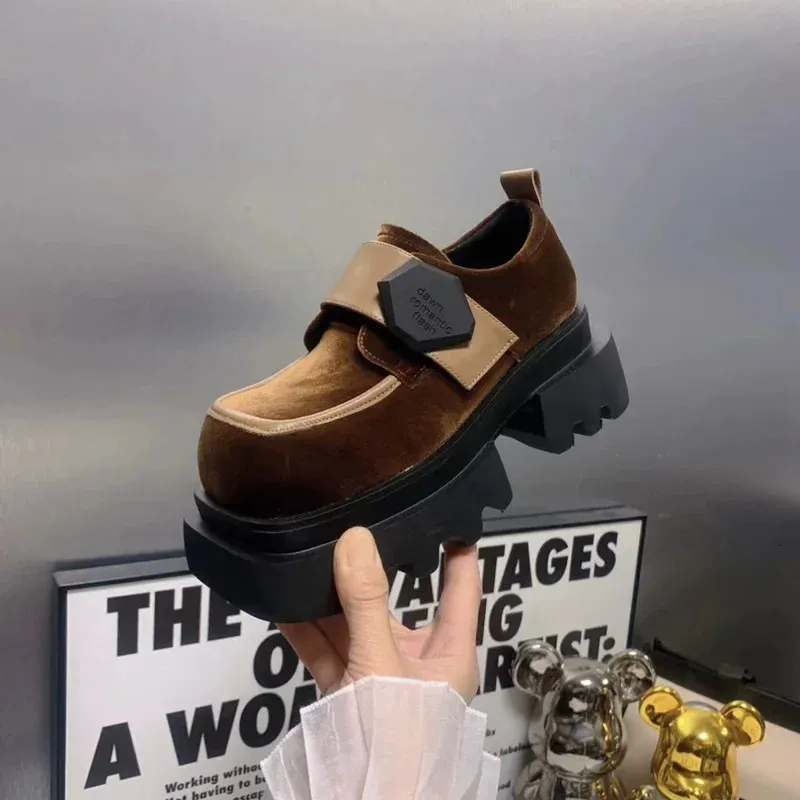 Elegante Damen Pumps Mit Karree Und Plateau Für Den Herbst_voghion.com
