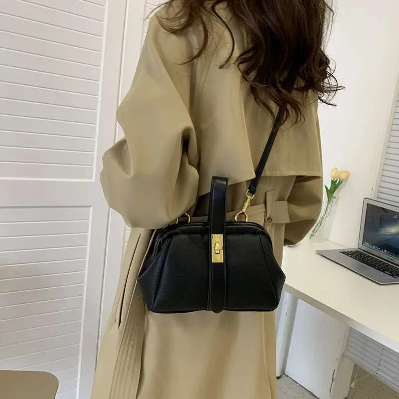 Designer Damen Handtasche Aus Kunstleder In Orange Als Clutch_voghion.com