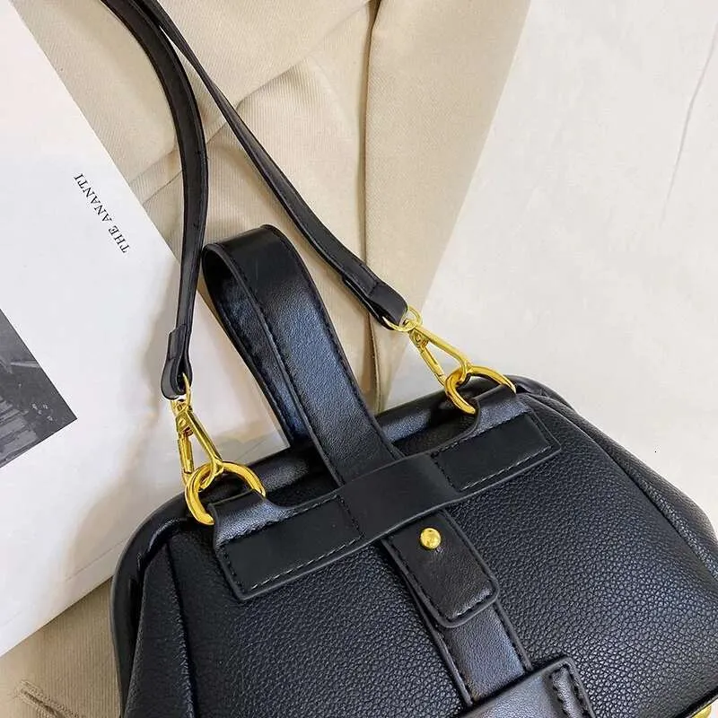 Designer Damen Handtasche Aus Kunstleder In Orange Als Clutch_voghion.com