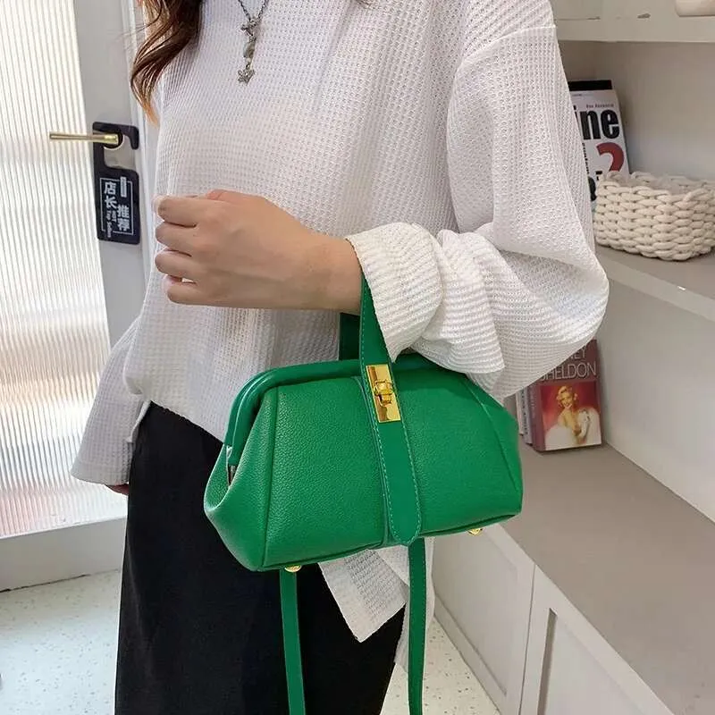 Designer-Damenhandtasche aus orangefarbenem PU-Leder, kleine Clutch mit Muschelclip, gold-blaue Umhängetasche_voghion.com