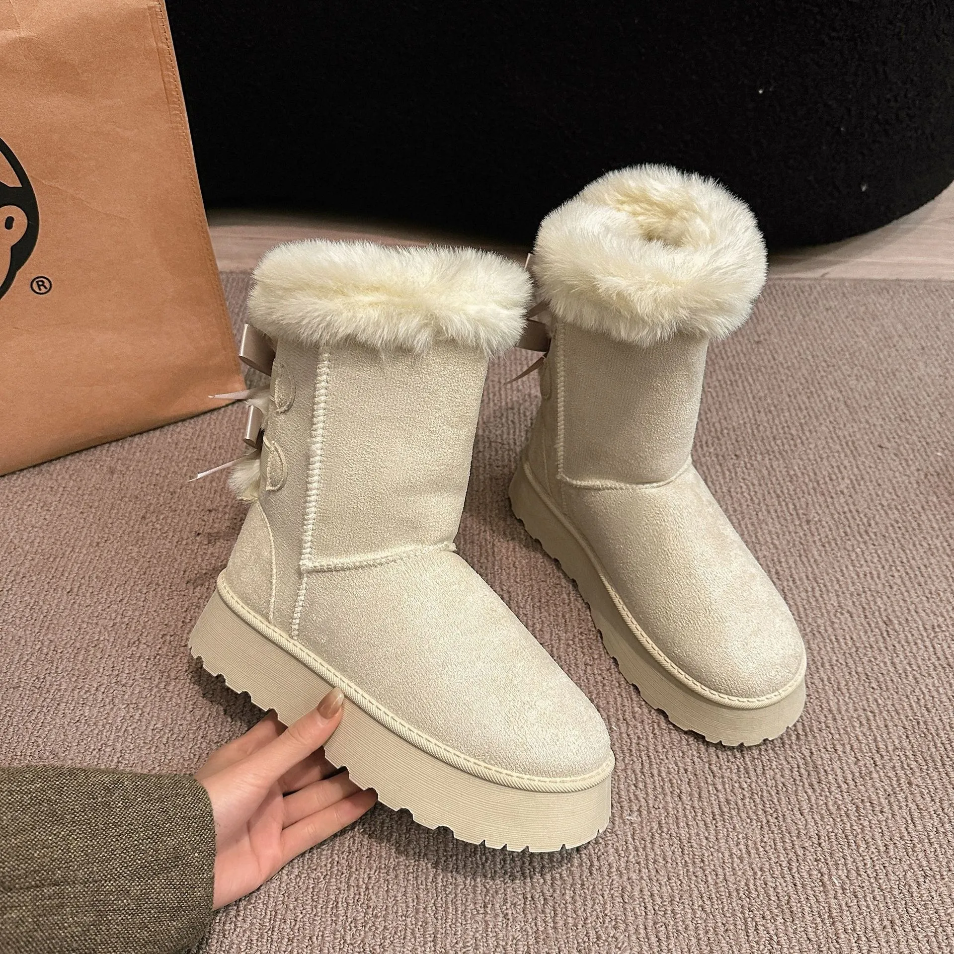 Designer sneeuwlaarzen voor dames, warm gehouden in beige, camel en zwart, casual schoenen voor binnen en buiten, sneakers._voghion.com