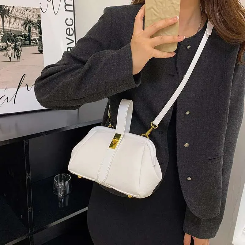 Designer-Damenhandtasche aus orangefarbenem PU-Leder, kleine Clutch mit Muschelclip, gold-blaue Umhängetasche_voghion.com