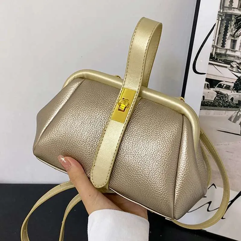 Designer Damen Handtasche Aus Kunstleder In Orange Als Clutch_voghion.com