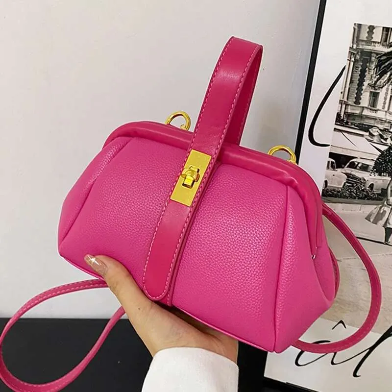 Designer Damen Handtasche Aus Kunstleder In Orange Als Clutch_voghion.com