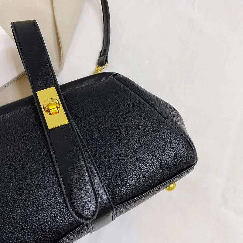 Designer Damen Handtasche Aus Kunstleder In Orange Als Clutch_voghion.com