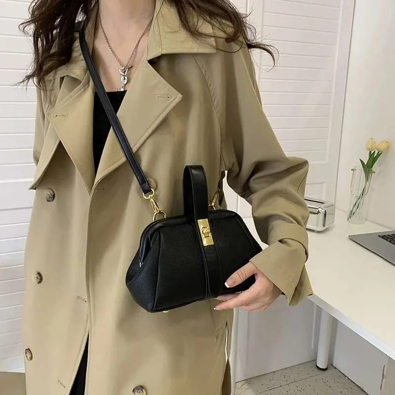Designer Damen Handtasche Aus Kunstleder In Orange Als Clutch_voghion.com