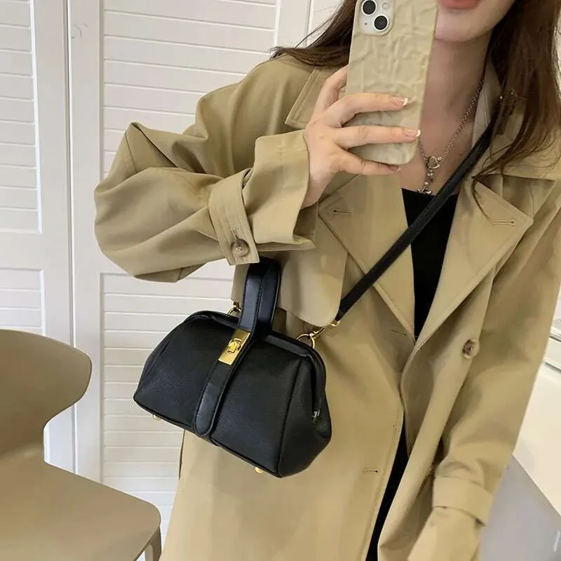 Designer Damen Handtasche Aus Kunstleder In Orange Als Clutch_voghion.com