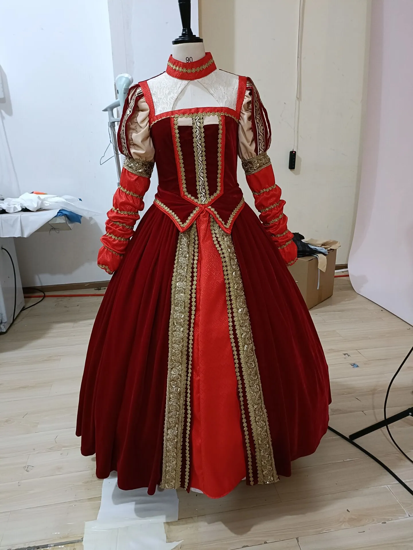 Medieval Tudor Elizabeth Queen Cosplay Costume Red Velvet Ball Gown  Renaissance Theater Dress from Dhgate Others Apparel - price 220.59