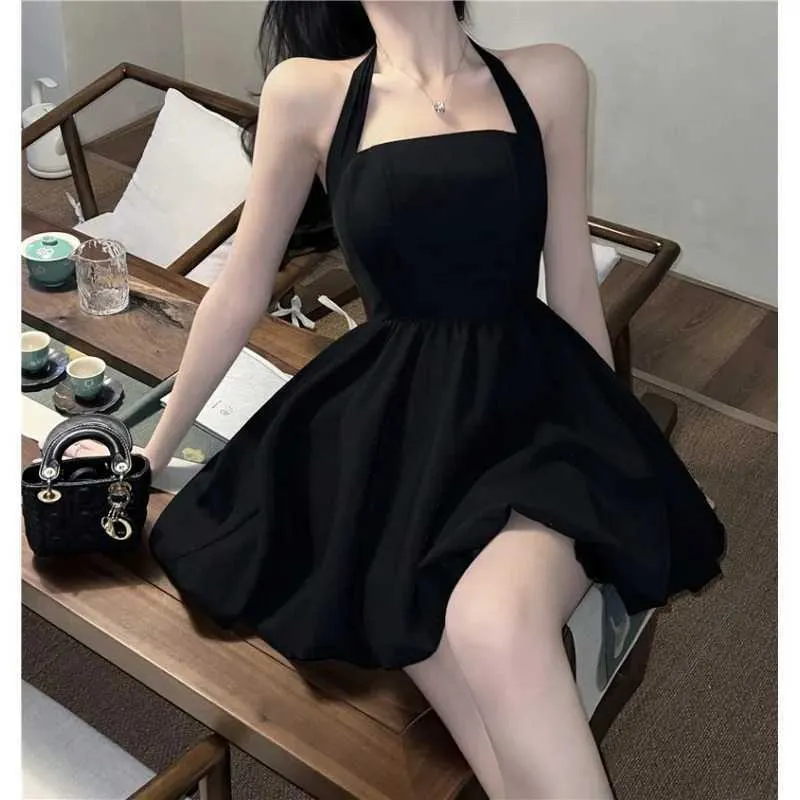 fashion to figure black dress Looking back to 10 most iconic little black dress on the red carpet