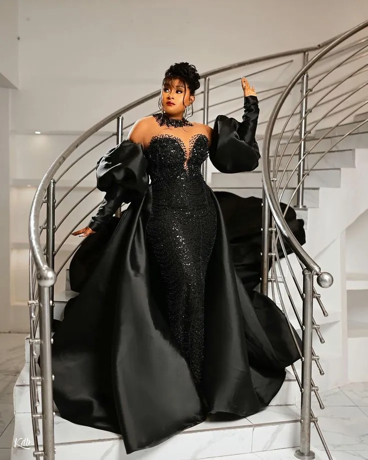 Gothic Black Vintage Jewel Wedding Dresses Lace Applique Vestidos