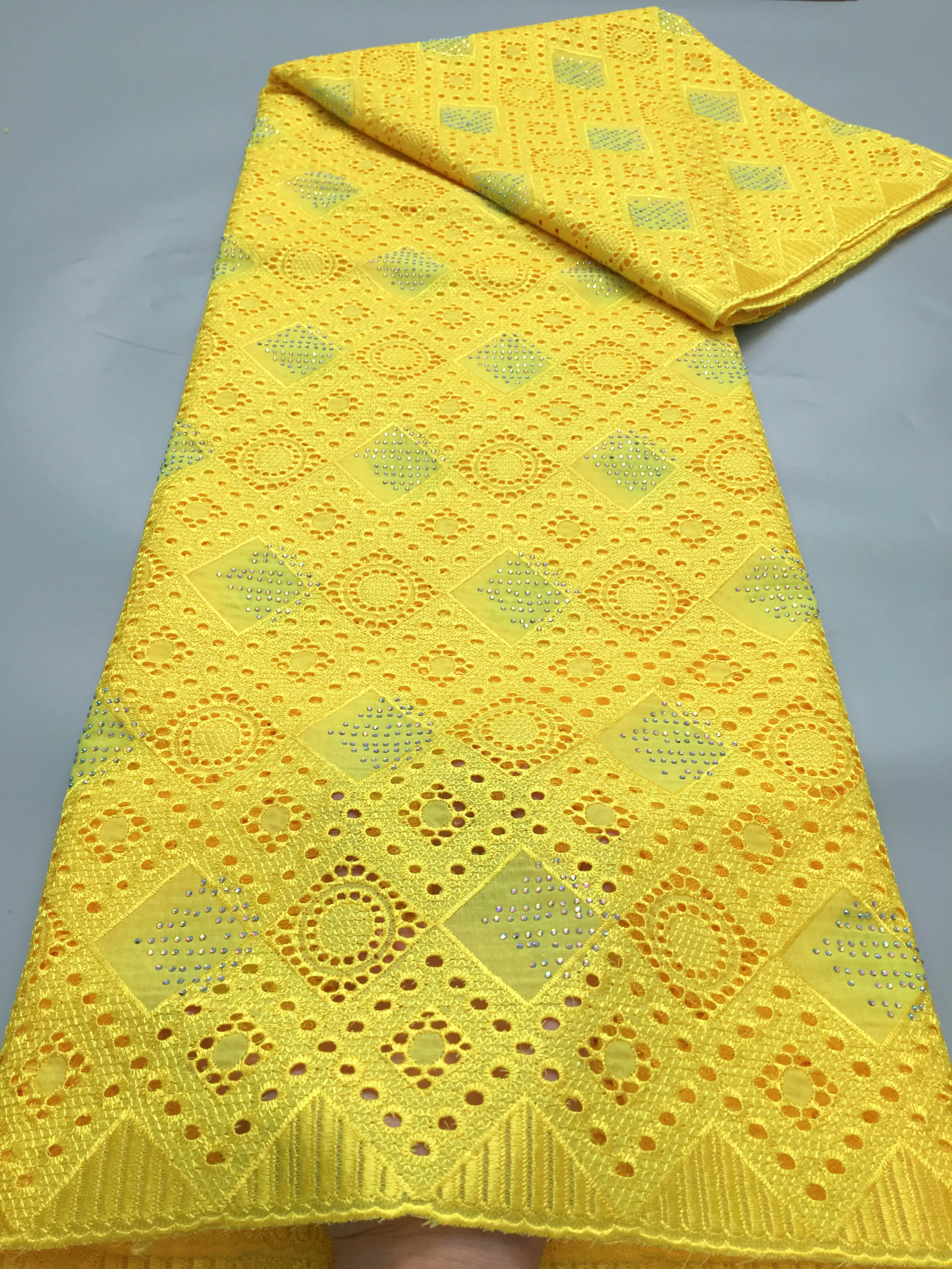 Kalume African Dry Cotton Lace Fabric Swiss Voile 2024 Nigerian Lace Fabric  High Quality Embroidery For Diy Dress Sewing F3831 De 43,59 € | DHgate, image size:3024x4032