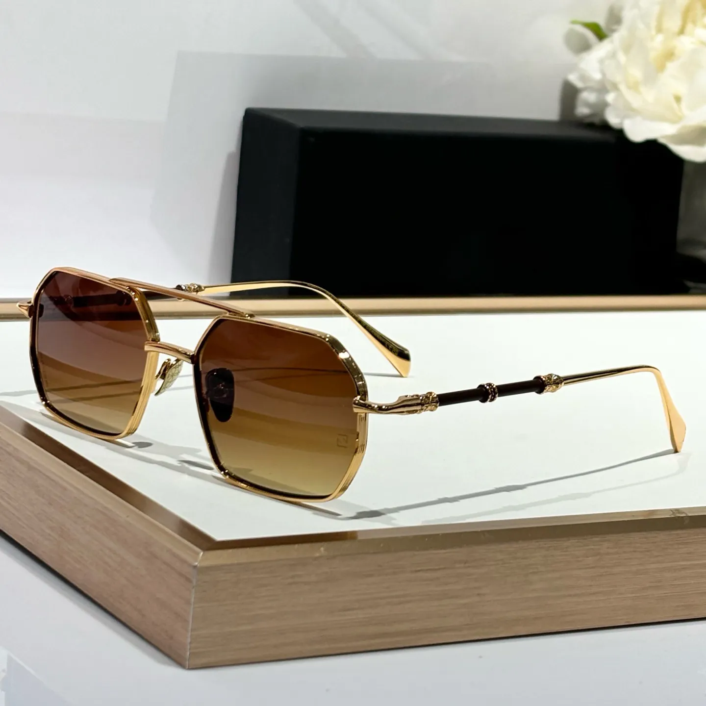 THE Z139 Sunglasses For Men And Women Classic... From  display picture 1