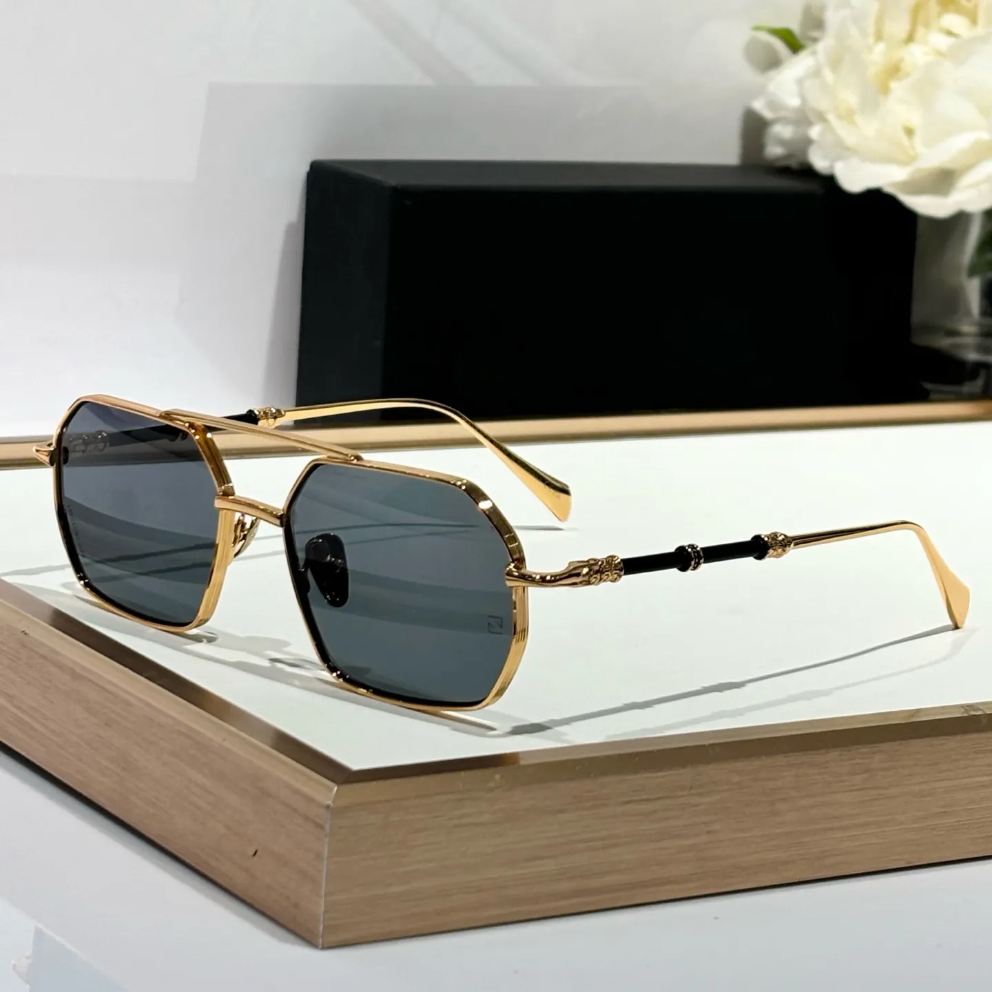 Hexagon Sunglasses Classic Metal Frame Sun Glasses For Men  display picture 1