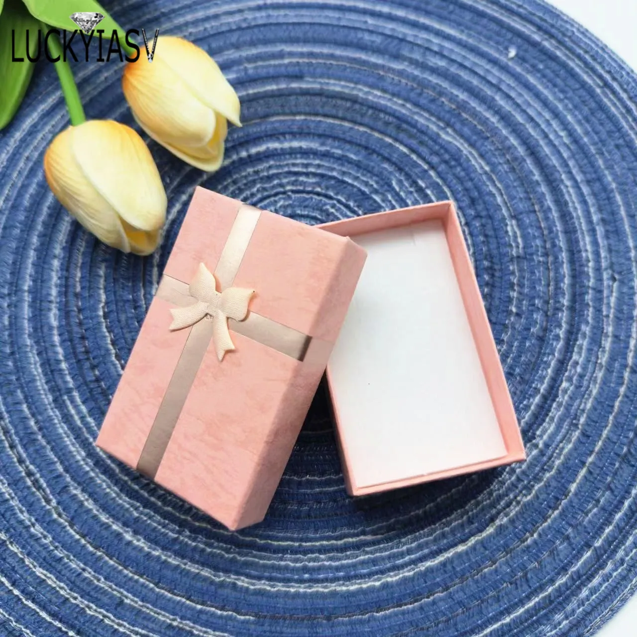 Caja de regalo para anillos de compromiso y pendientes_voghion.com
