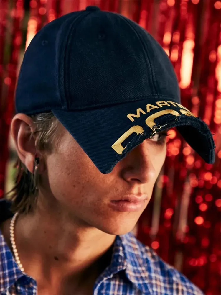 MARTINE ROSE 刺繍　キャップ Embroidered Baseball Cap With Distressed Finish Casual Worn
