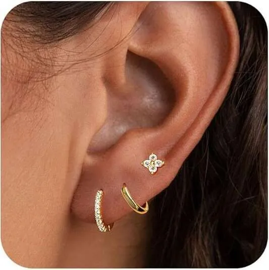 Modieuze oorbellen voor dames met ingelegde zirkonia in de vorm van een vlinder of bloem, gezet in 14k goud en verguld met koper. Luxe metallic uitstraling._voghion.com
