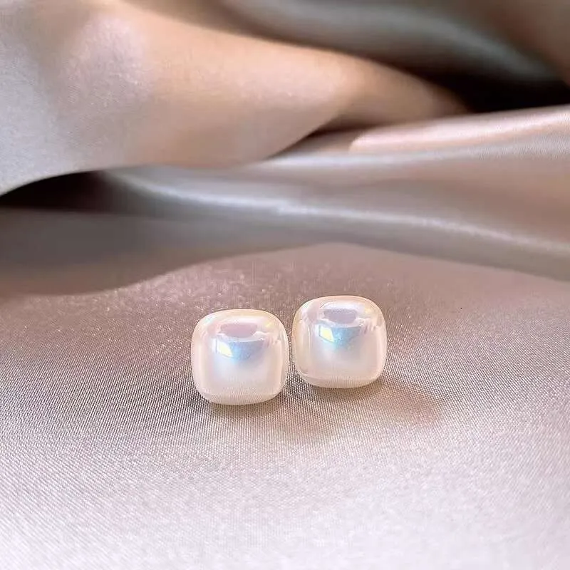 White Square Sugar Cube Pearl For Women Petite Daily 2024 New High End Earrings_voghion.com