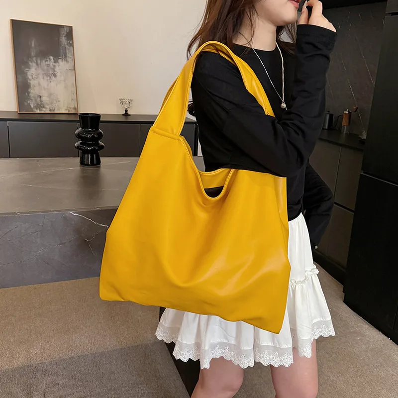 Borsa A Tracolla Donna In Pelle PU Plissettata - Con Cordoncino E Fiocco, Grande Capacità, Colore Nero O Argento, 31x11x19 Cm