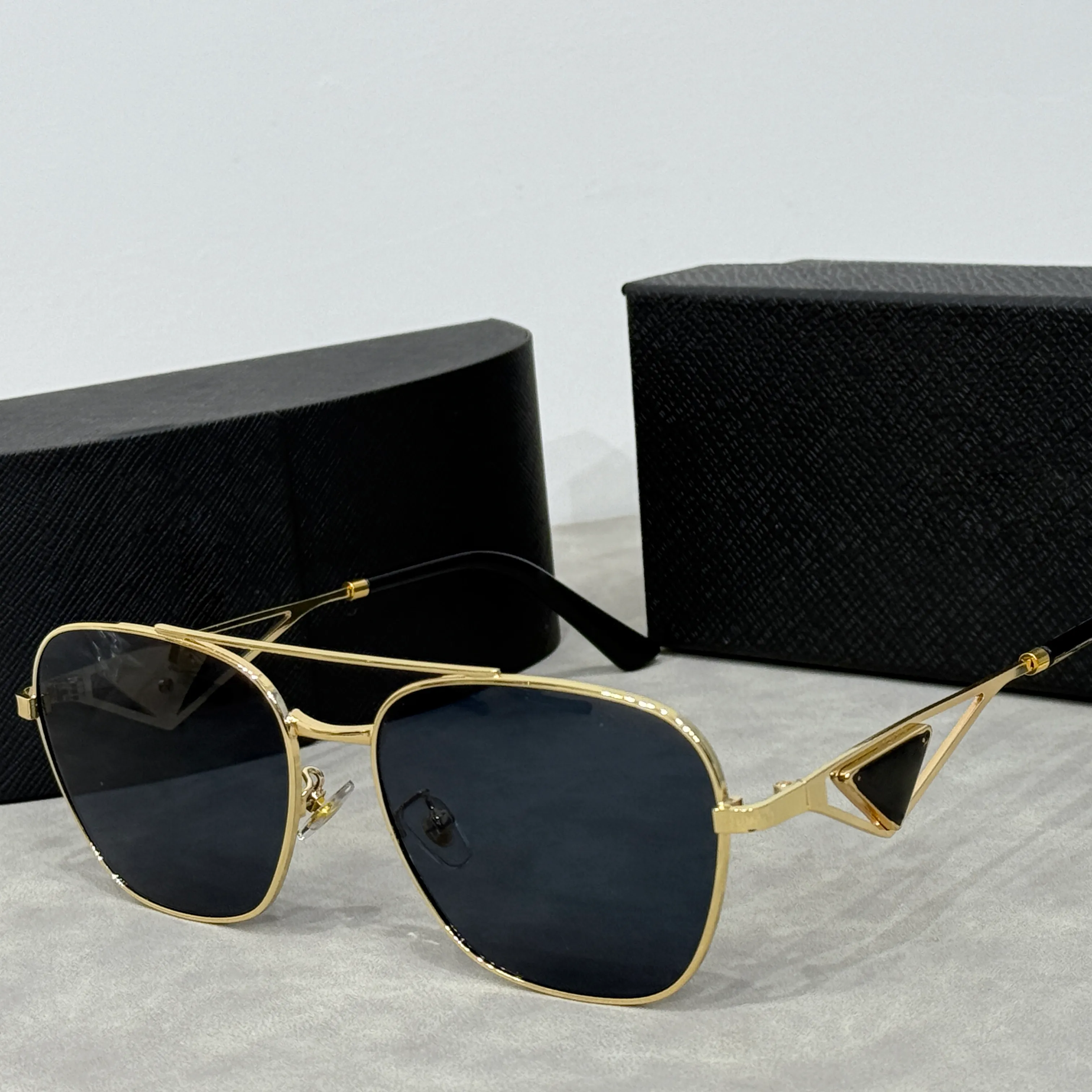 Oval Metal Frame Polarized Sunglasses for Women and Men with  display picture 2