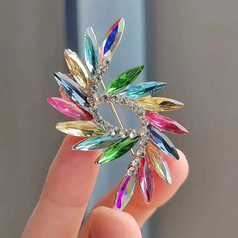 XJ250815 Crystal Rhinestone Brooches Elegant Large... From Little_sissy ...