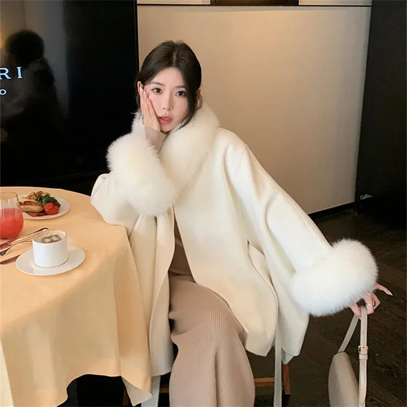 Cape Poncho En Daim Et Cuir Avec Bordure Fourrure Renard - Taille XL, Doublure Soie, Occasion
