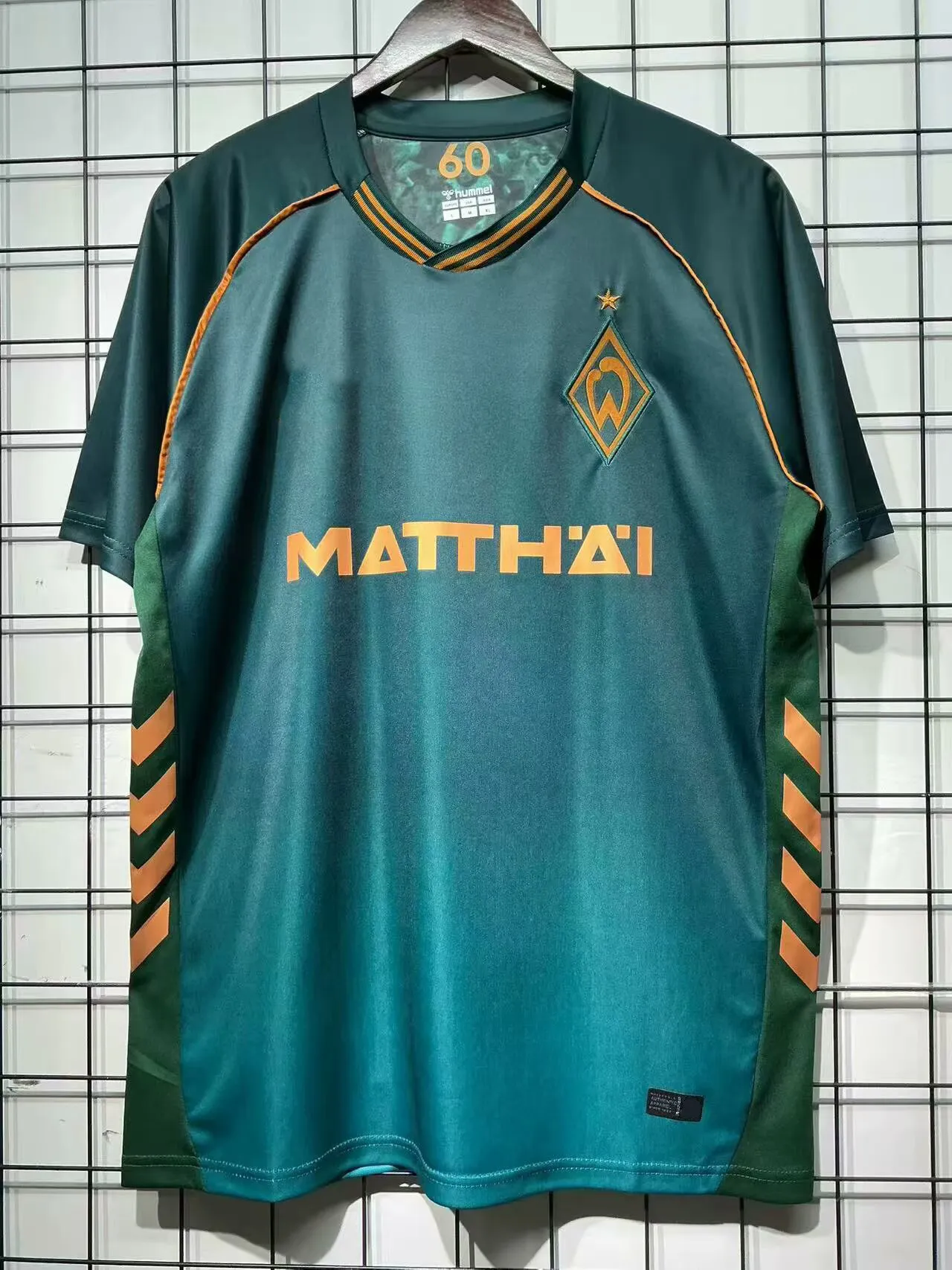 新しい + レトロなヴェルダーブレーメンサッカーユニフォーム 25 26 27
