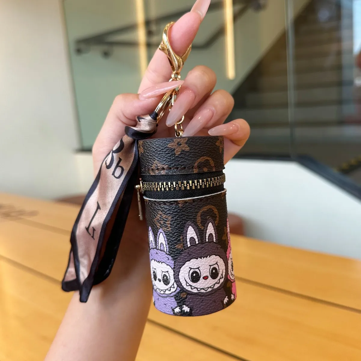 Minaudière Originale En Forme De Tube De Rouge à Lèvres - Noir Pinup Kawaii - Sac De Soirée | Accessoire Déguisement