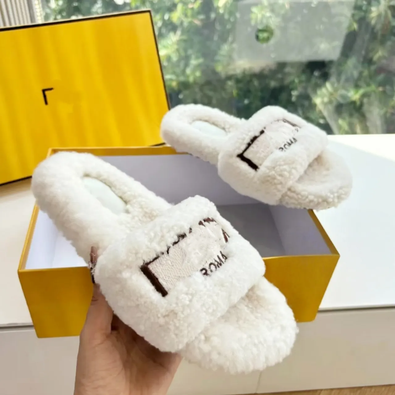 Groß sparen beim Kauf von Hausschuhe Mit Fell Luxusdesigner Pelzige  Hausschuhe Frau Herbst Winter Sac Lambswool Pantoffeln Flauschige  Hausschuhe