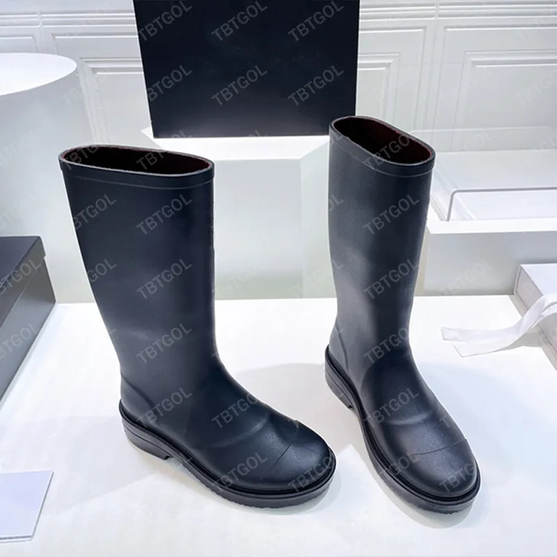 Stivali Da Pioggia In PVC Per Donna – Tomaia Impermeabile, Suola In Gomma, Extra Larghi – Modello Slip-On Con Tacco 2,5 Cm – Ideali Per Uso Quotidiano, Outdoor E Tempo Libero