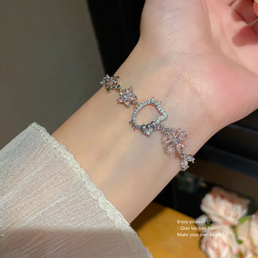 Bracelet argenté à motif chaton et pierres roses, silhouette délicate de chat, accents de zirconiums étincelants, style doux et chic_voghion.com
