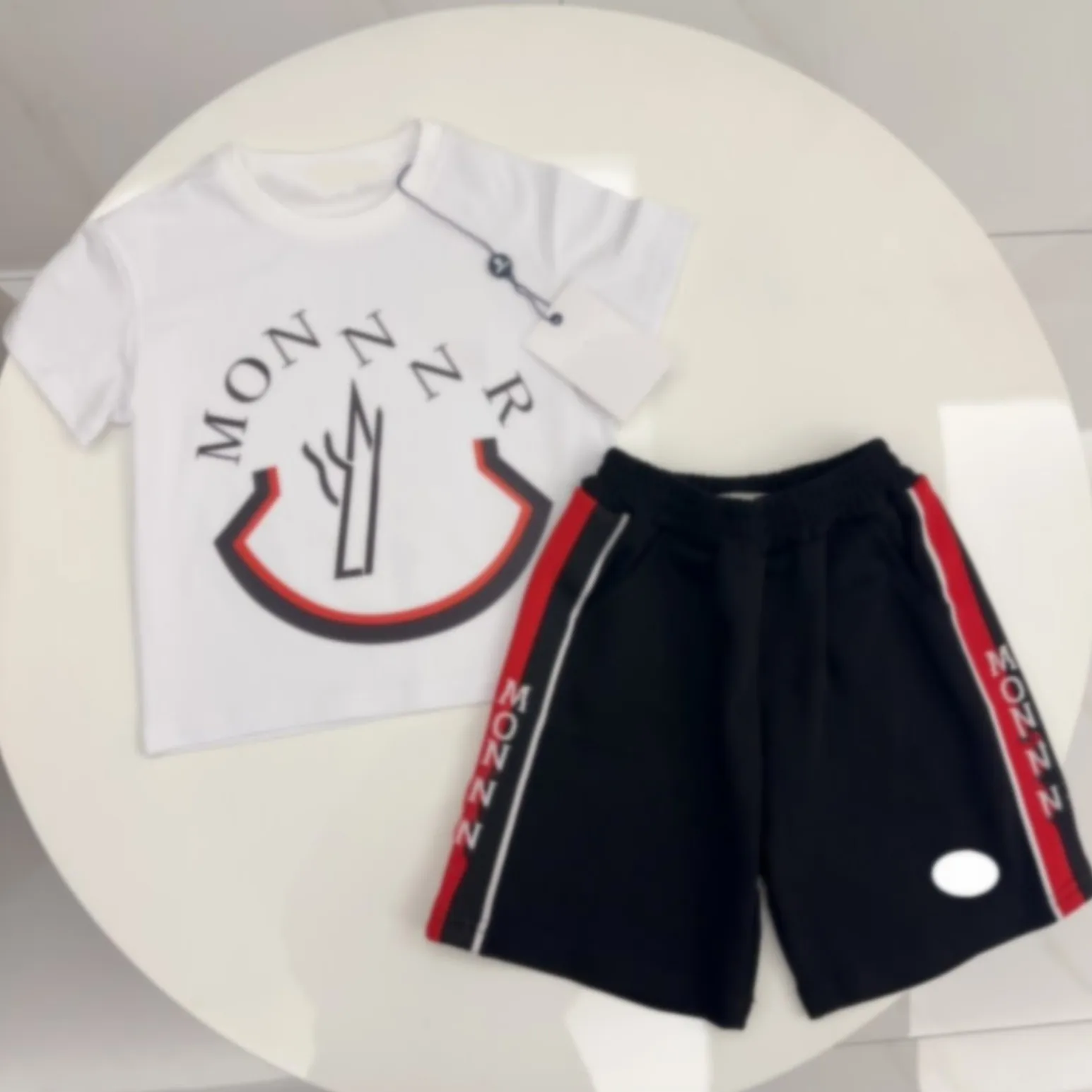 Camiseta Para Niños Camiseta Para Niños Diseñador De Bebé Diseñador Shorts  Chica Niña Dos Piezas Classic Lettre Impress Biendos Para Niñas Fashion  Fashion Sets 214 A Y250607F2U5 De 4,27 € | DHgate, image size:1545x1545