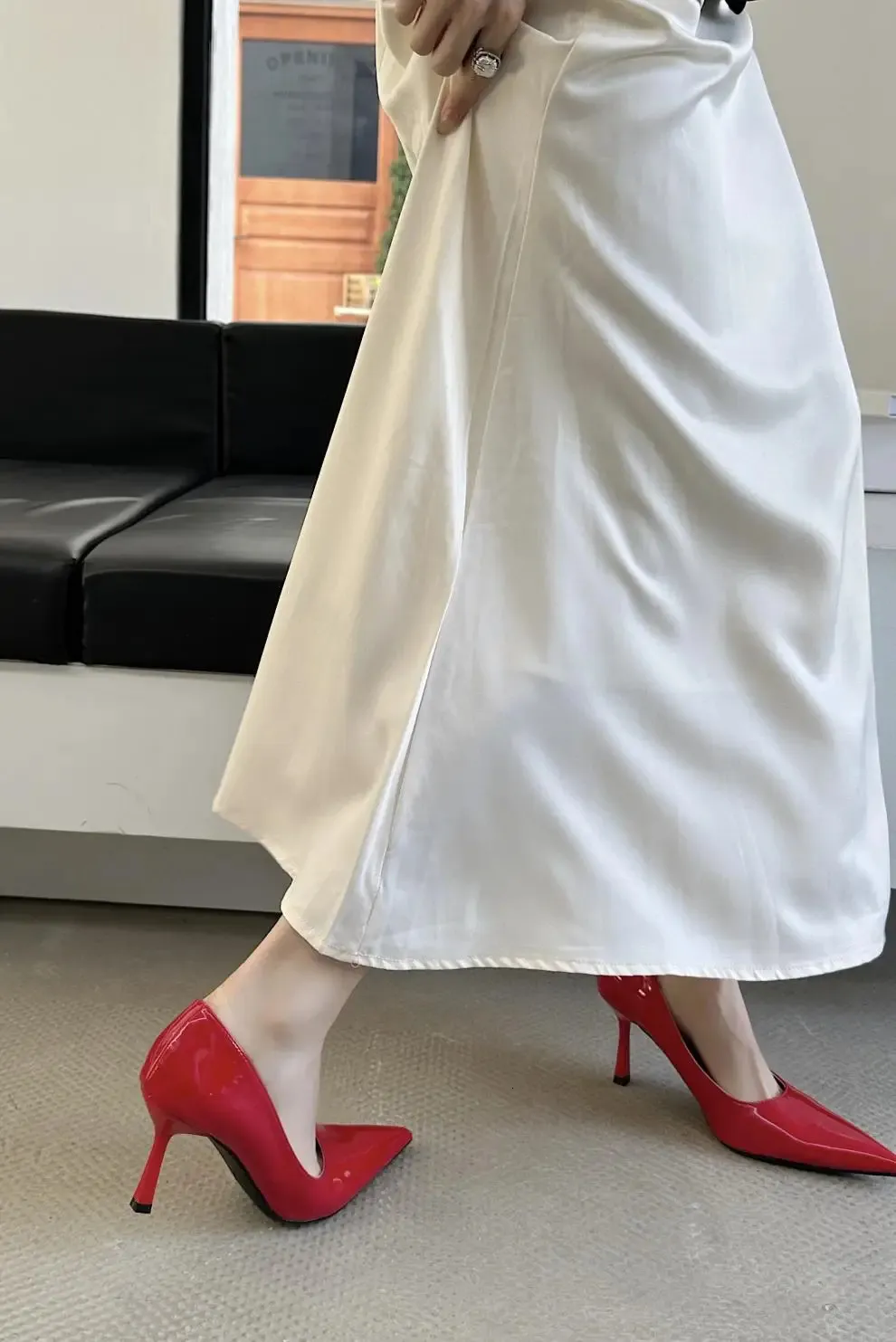 Elegante dames pumps met puntige hak en vetersluiting_voghion.com