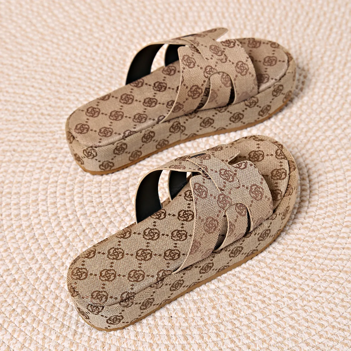 Free Delivery Fashionable Daily Commuting Wearing One Line Of Sponge Cake Slippers Outside_voghion.com