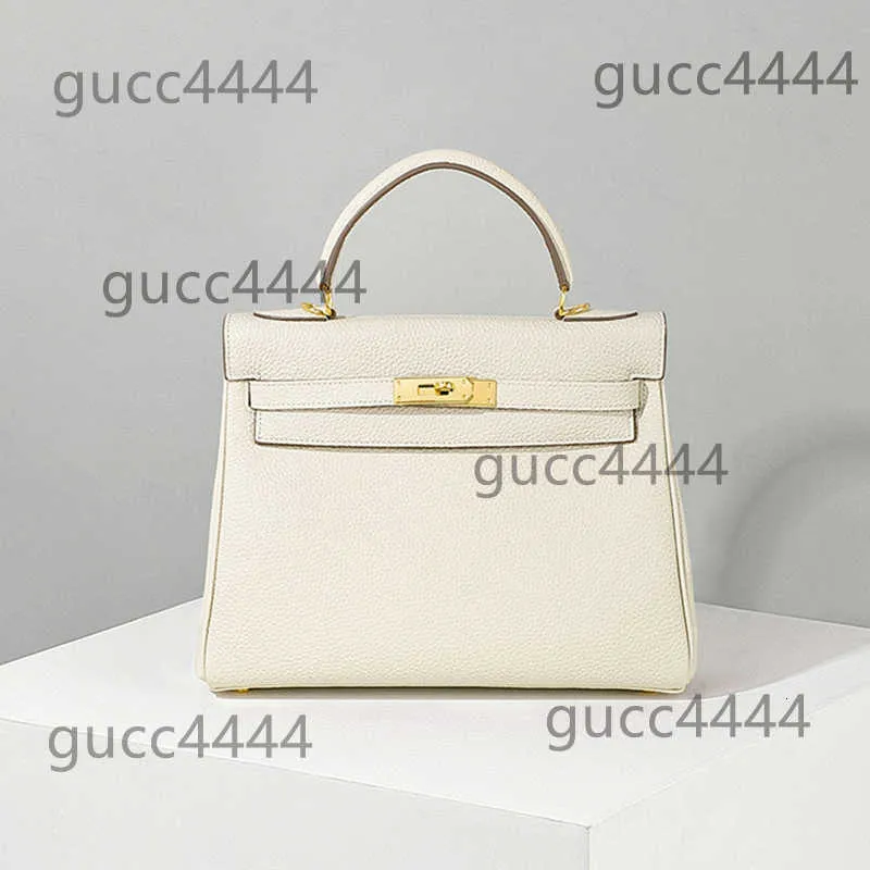 Hermès Kelly 28 Rouge Casaque Togo - Front View