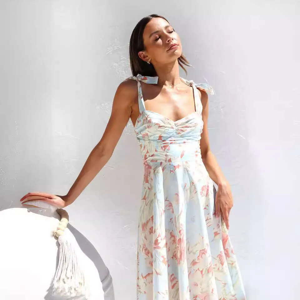 Slim Fit Waist Cinched V-Neck Suspender Dress for Women - Medium Length  Printed Elegant Chic 2025 New Style