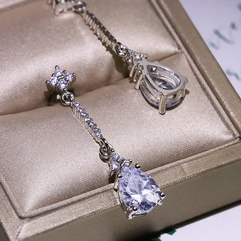 Pendientes Tira Con Movimiento De Diamantes Y Perla