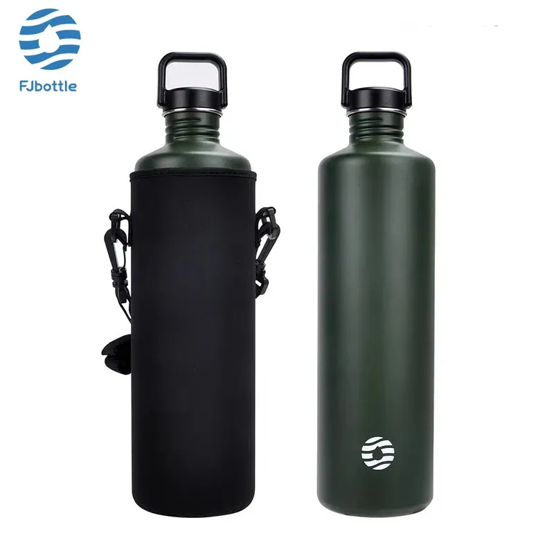 Airplanes in Sky Sports Water Bottle Portable Travel France