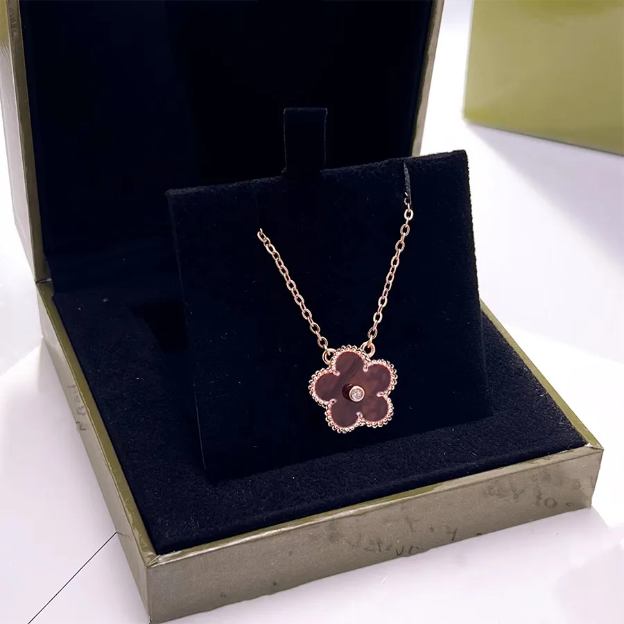 Jewelry Clover Pendant Necklace: Elegant Four Leaf Clover Stone ...