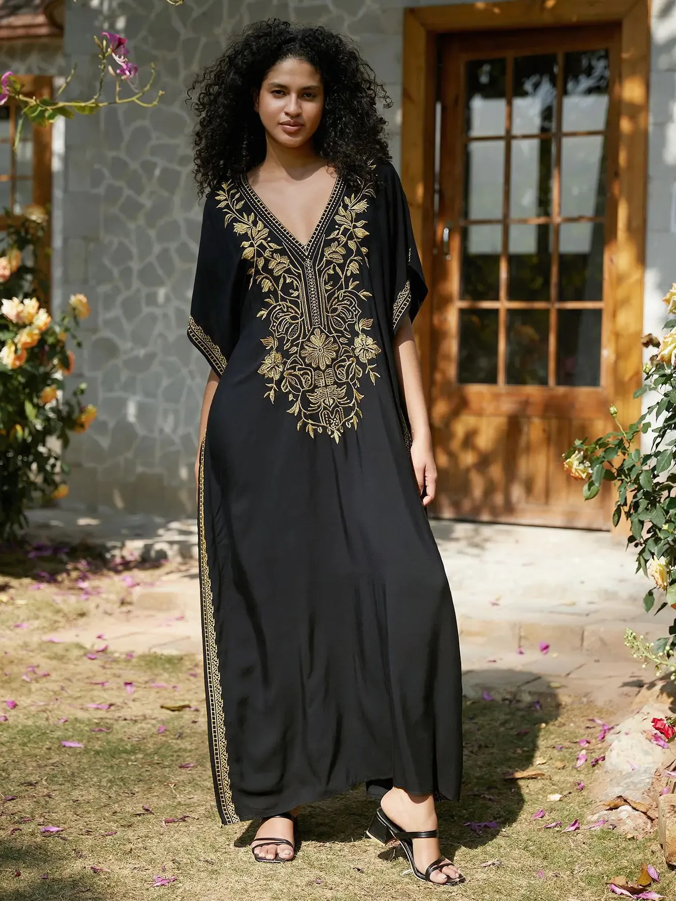 Women's Embidered Long Kaftan Kaftan ss with V-Neline