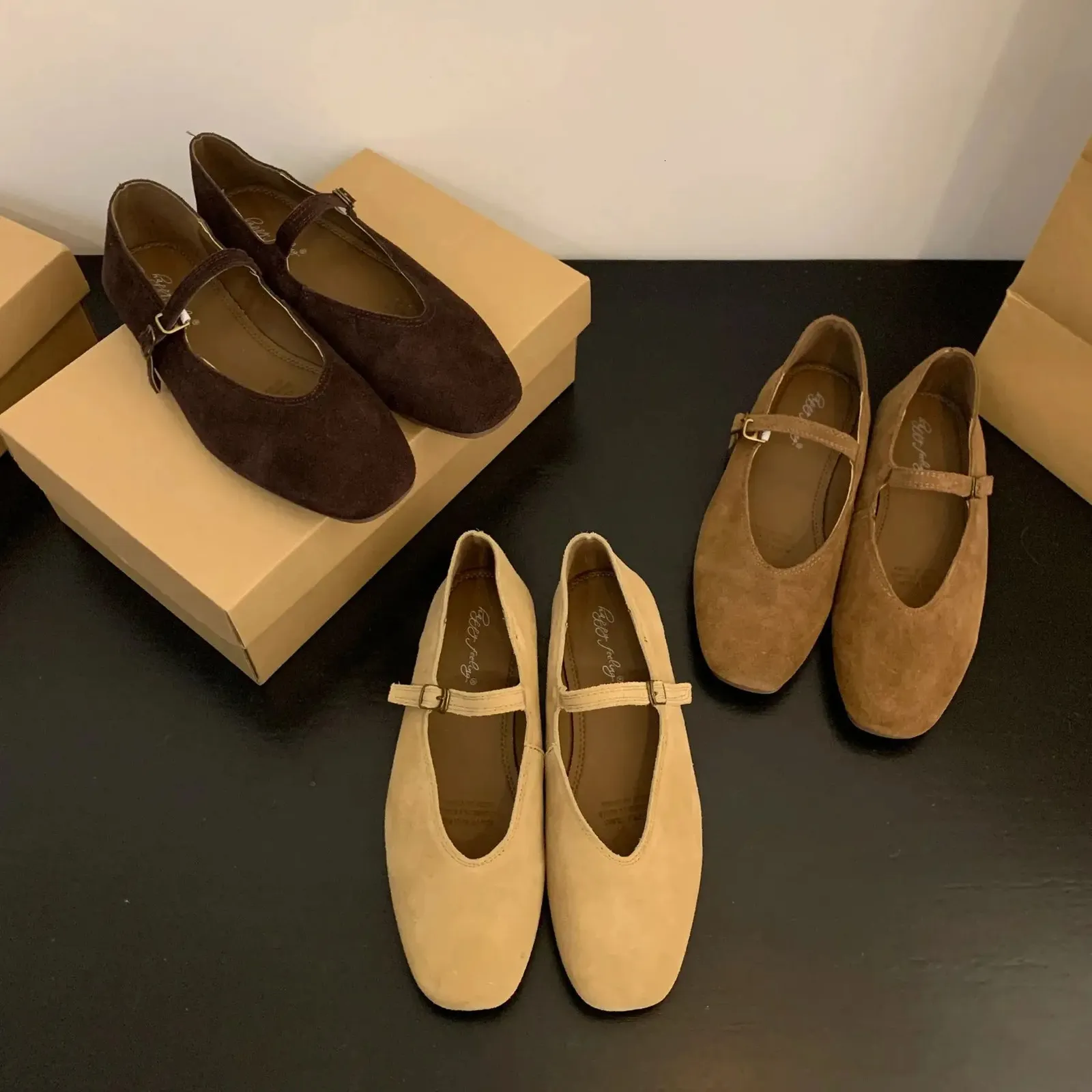 Bailamos Damen-Ballerinas mit runder Zehenpartie, flach zum Hineinschlüpfen, lässige Ballerinas aus weichem Echtleder, Größe 41, 250321_voghion.com