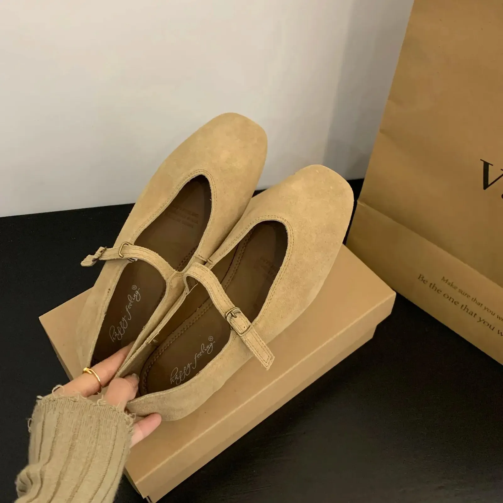 Bailamos Damen-Ballerinas mit runder Zehenpartie, flach zum Hineinschlüpfen, lässige Ballerinas aus weichem Echtleder, Größe 41, 250321_voghion.com
