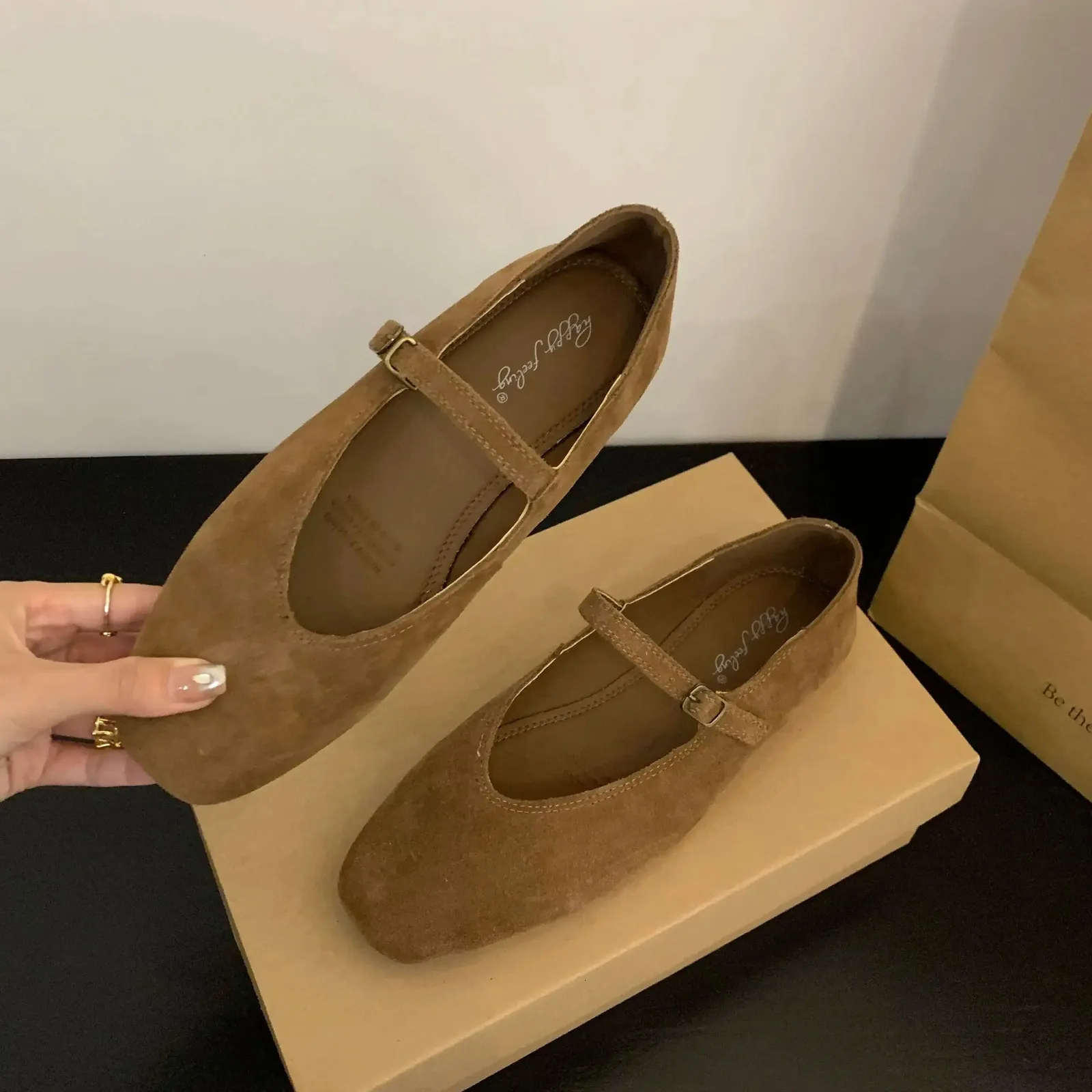 Bailamos Damen-Ballerinas mit runder Zehenpartie, flach zum Hineinschlüpfen, lässige Ballerinas aus weichem Echtleder, Größe 41, 250321_voghion.com