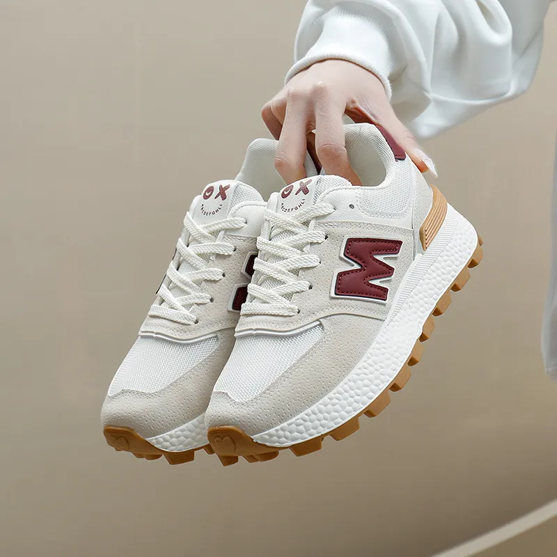 Gratis verzending Designer schoenen Dames Zwart Khaki Bordeaux Grijs Antislip Comfortabel Ademend Outdoor hardloopschoen Trainers Sneakers Nieuw_voghion.com