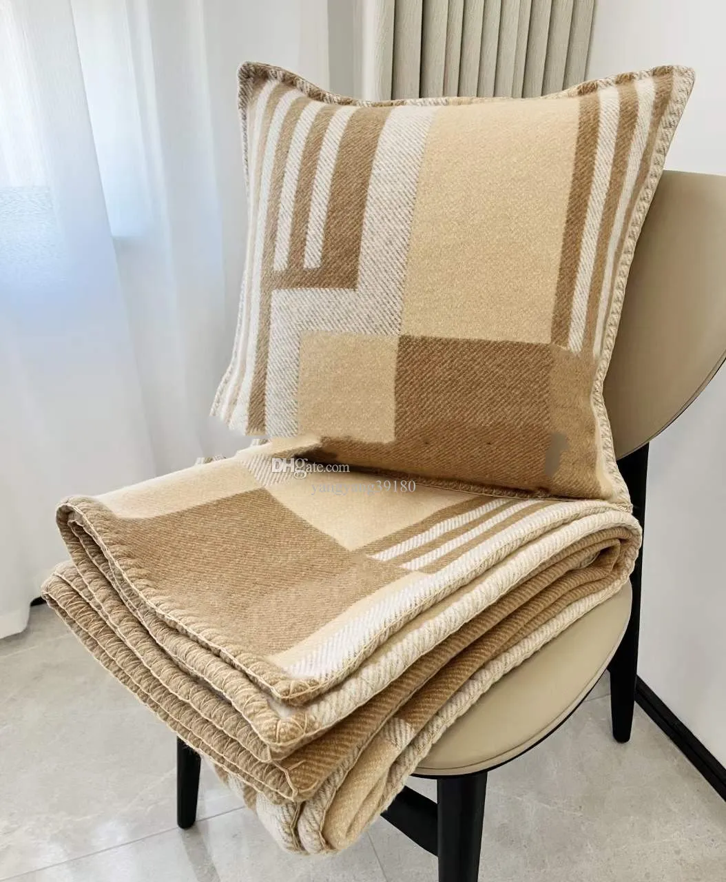 Luxury Throw Blanket And Pillow Cushion Set Soft Fleece For Sofa