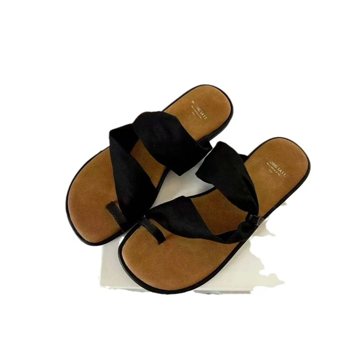 Designer Women’s Flat Sandals For Beach And Outdoor Use_voghion.com
