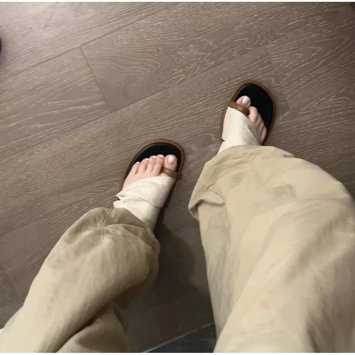 Designer Women’s Flat Sandals For Beach And Outdoor Use_voghion.com