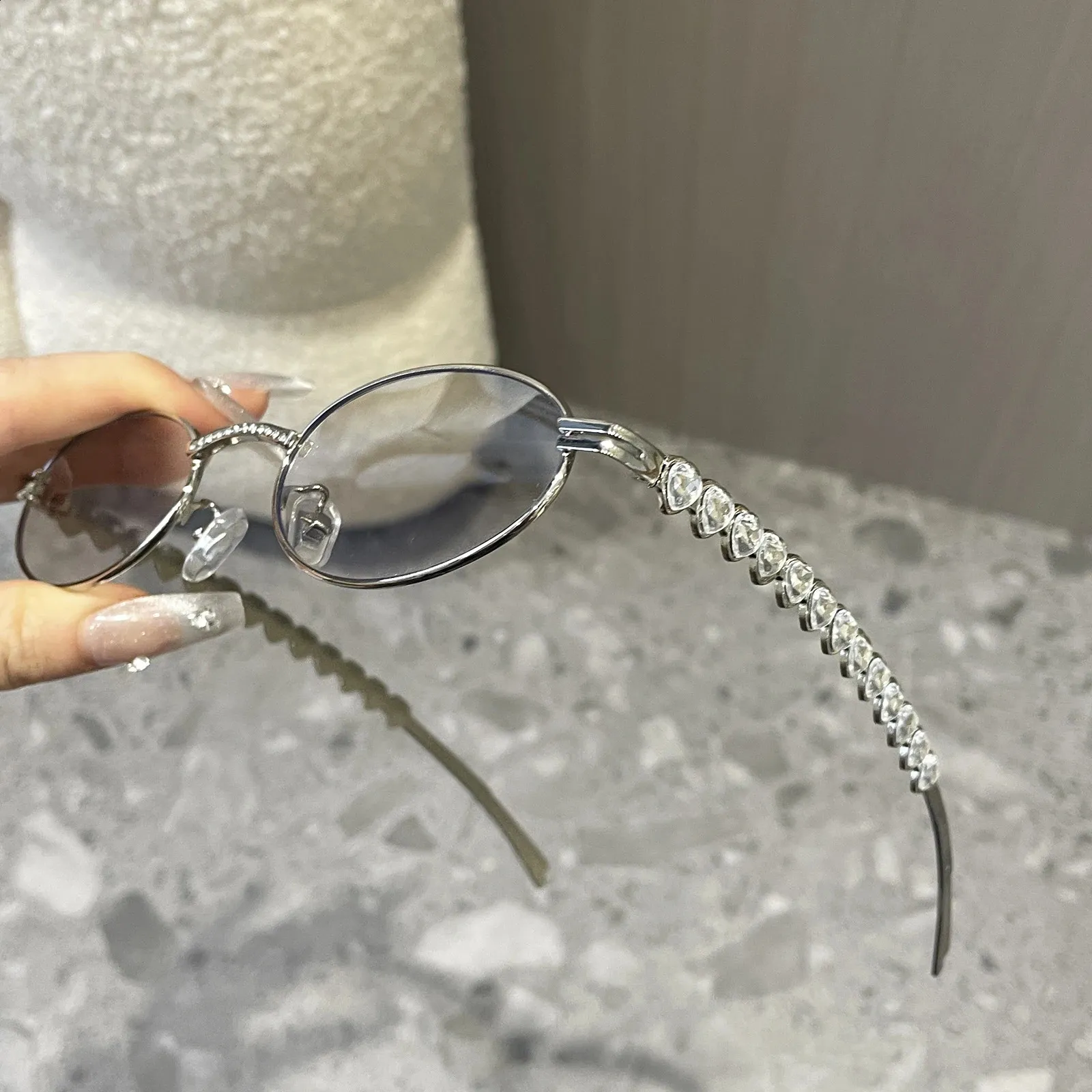 SUNGLASSES FASHION WOMEN OVERSIZE WITH SILVER HARDWARE AND DIAMOND ACCENTS. SA106 Polarized Lens Oversize Rhinestone Bling Iced Out  main image 3
