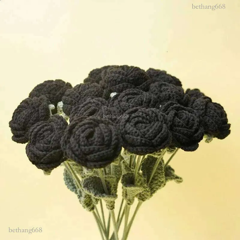 ブラックフラワーブーケ:手作りのかぎ針編みの黒いバラの花束 ブラックフラワーブーケ:手作りのかぎ針編みの黒いバラの花束